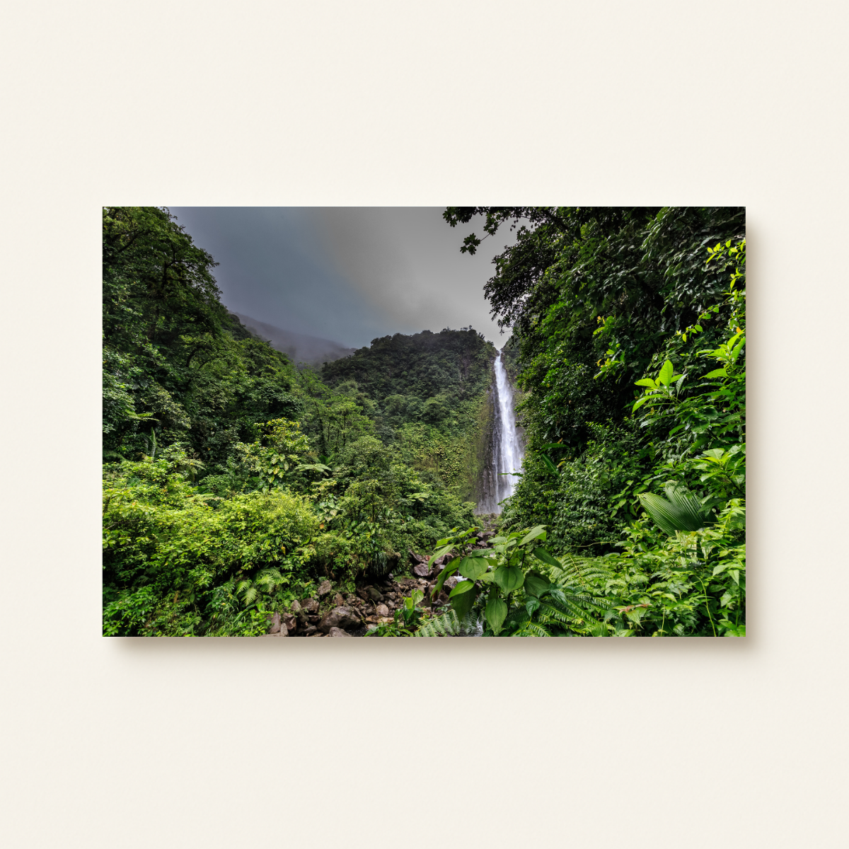 Wasserfall in der Karibik (Leinwandprint 60x90cm)
