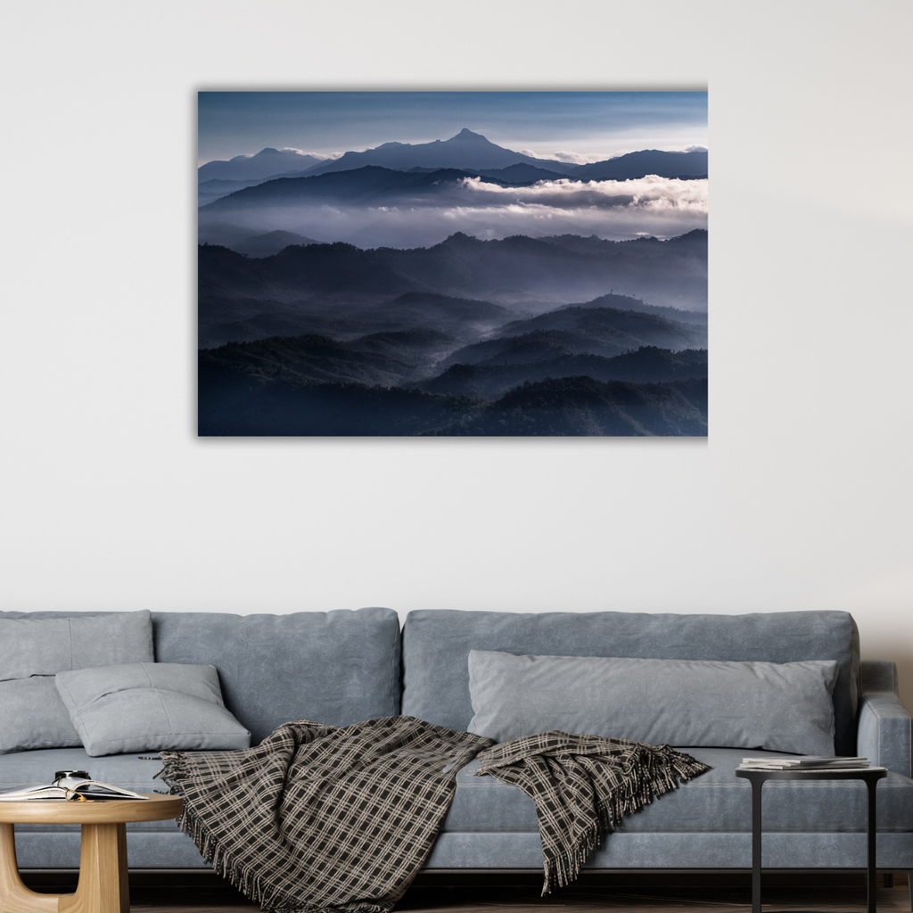 Neblige Berge (Leinwandprint 60x90cm)